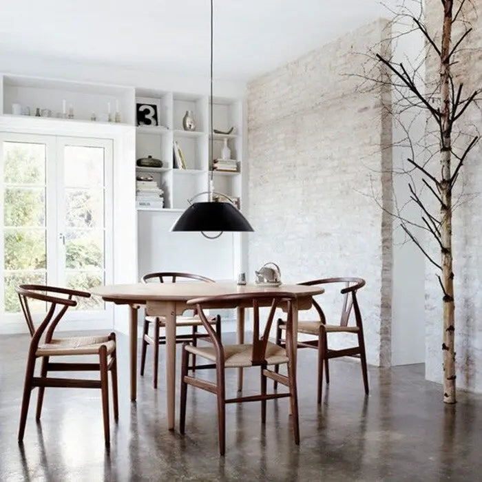 Silla Moderna Roja de Madera con Respaldo en Y Abierta, Estilo Contemporáneo para Cocina/Comedor, con Asiento Trenzado