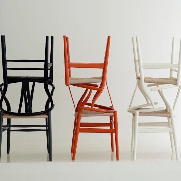 Silla Moderna Roja de Madera con Respaldo en Y Abierta, Estilo Contemporáneo para Cocina/Comedor, con Asiento Trenzado